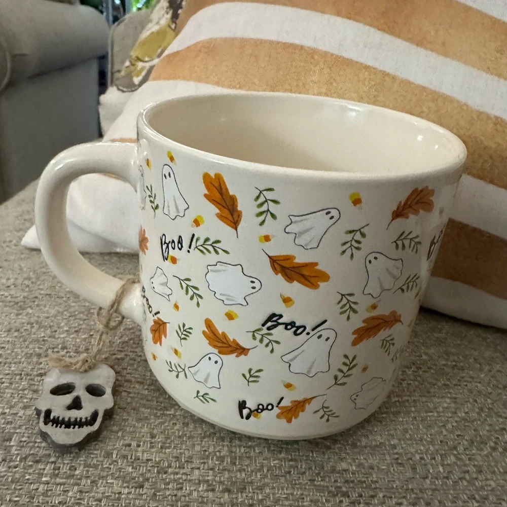 Halloween Ghost & Skull Mug NEW by Primo‎ Design. It has feet & skeleton charm.
